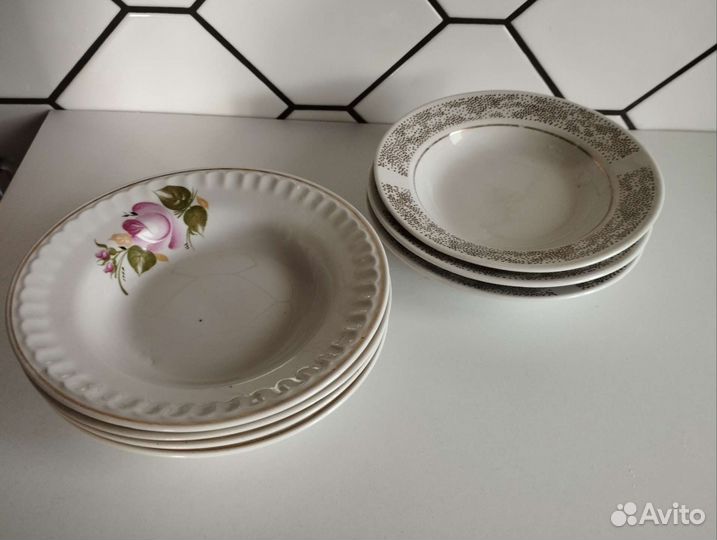 Кухонная утварь (тарелки, кувшин, вилки)