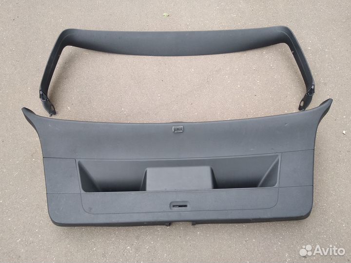 Обшивка крышки багажника на VW Гольф-6 2008-2012 г