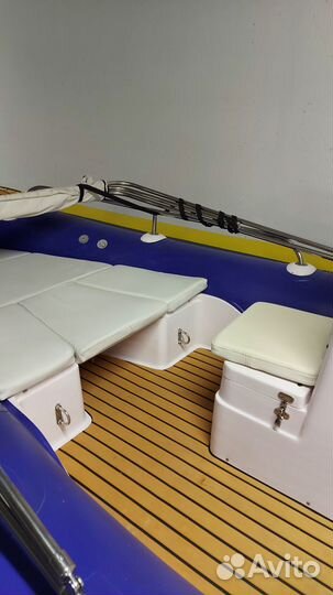 Лодка с мотором