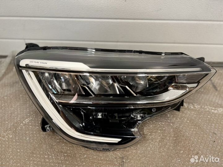 Фара правая на Renault Arkana