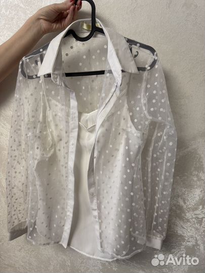 Прозрачная блузка в горошек с майкой