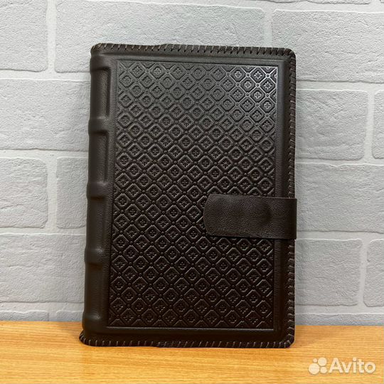 Кожаные обложки для ежедневников, записных книг