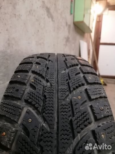 Kumho I'Zen RV Stud KC16 215/70 R16 100T