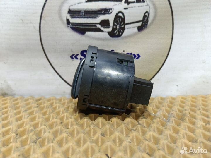 Блок управления светом Volkswagen Golf 2008