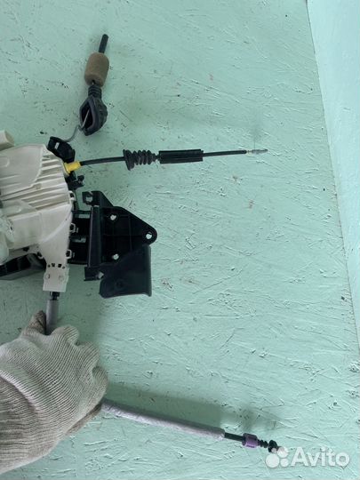 Замок двери передней правой Mercedes W204