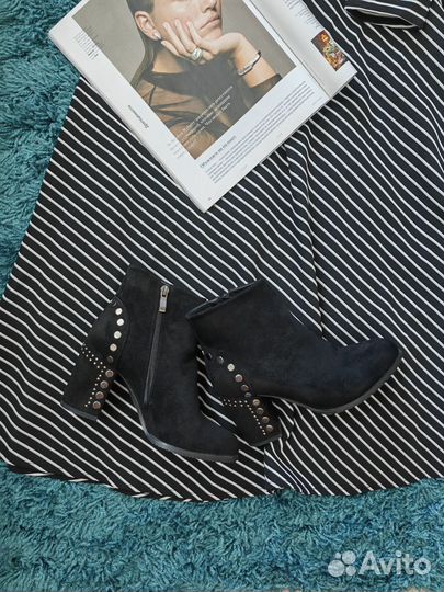 Платье миди нарядное 42