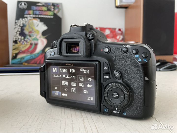 Зеркальный фотоаппарат Canon 60D