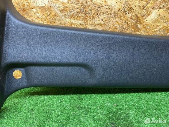 Обшивка стойки левая Mercedes-Benz X-Class W470