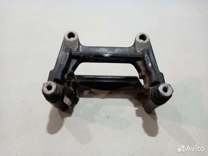 Скоба суппорта заднего 335 мм ауди а8 audi s8