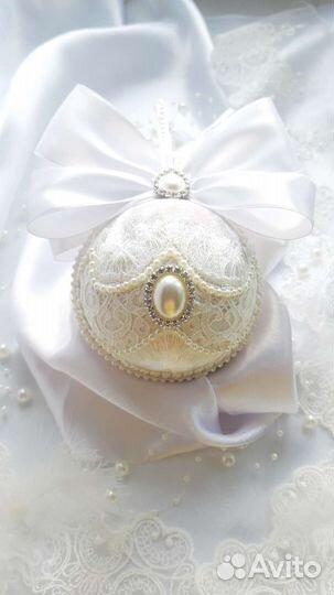 Новогодний белый бархатный шар, 8 см