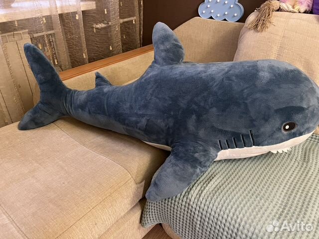 Большая мягкая игрушка акула