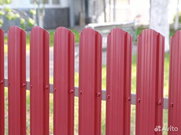 Заборы из профнастила с калиткой