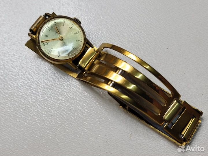 Часы наручные Луч Luch AU женские с браслетом СССР