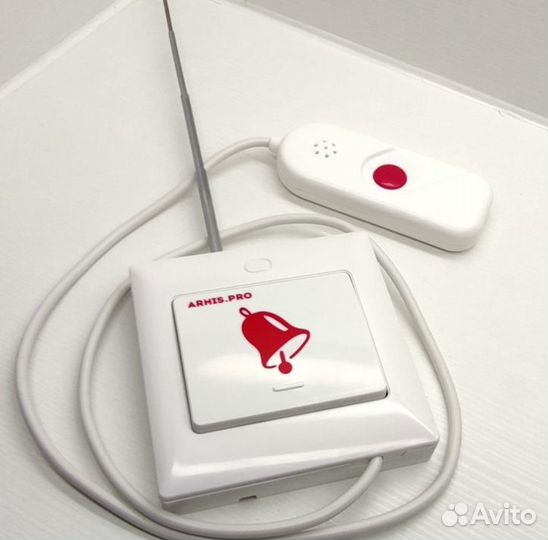 Кнопка вызова персонала с выносной кнопкой в руку