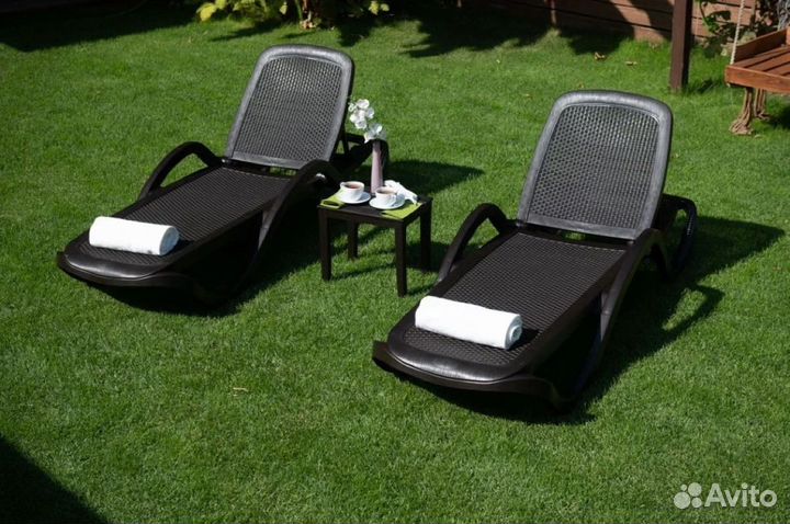 Шезлонг пластиковый