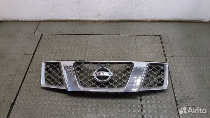 Решетка радиатора Nissan Navara