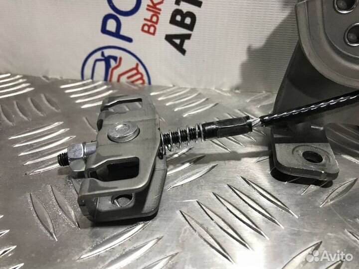 Рычаг стояночного тормоза Hyundai Solaris 2