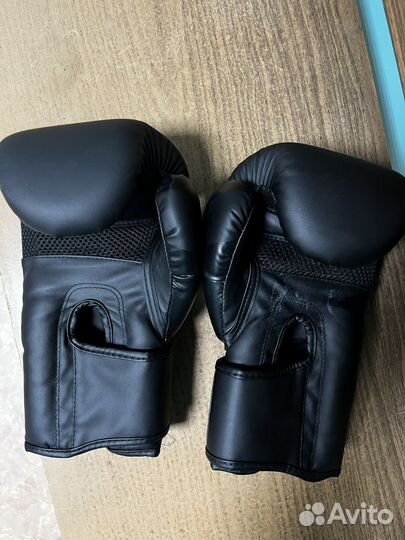 Боксерские перчатки ztty power 10 oz