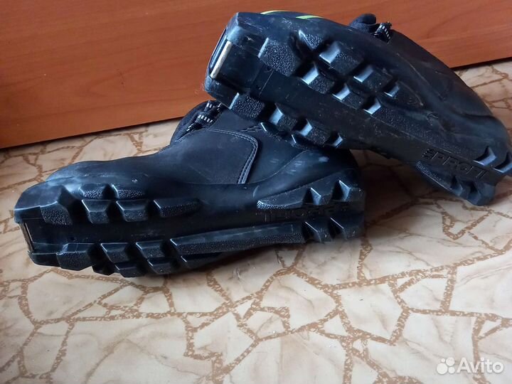 Лыжные ботинки