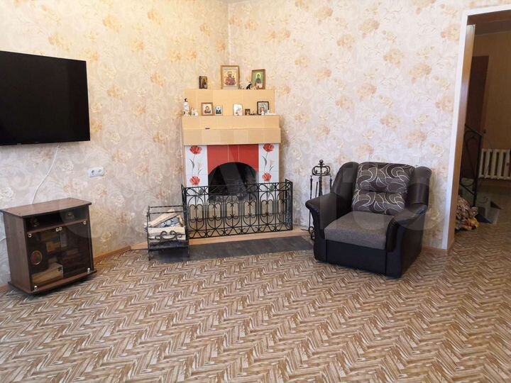 Дом 180 м² на участке 5 сот.