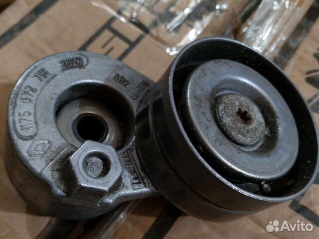 Натяжитель приводного ремня на дастер 2 литра