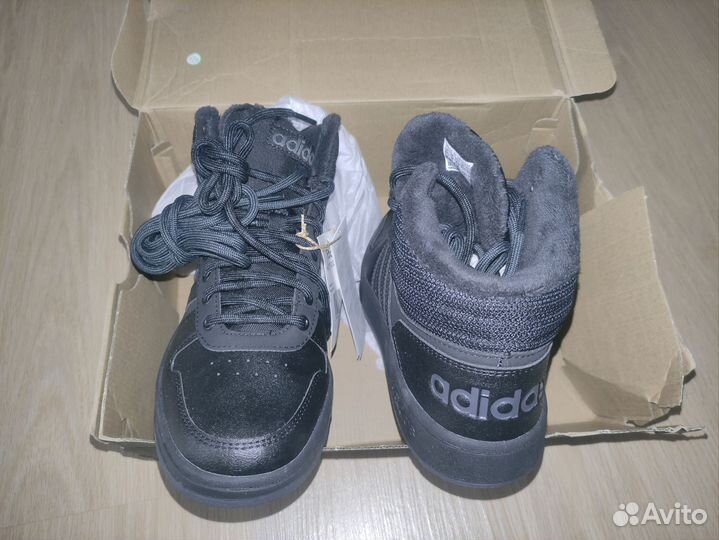 Кроссовки adidas новые р40.5