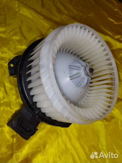 Моторчик печки на Toyota Land Cruiser Prado 120