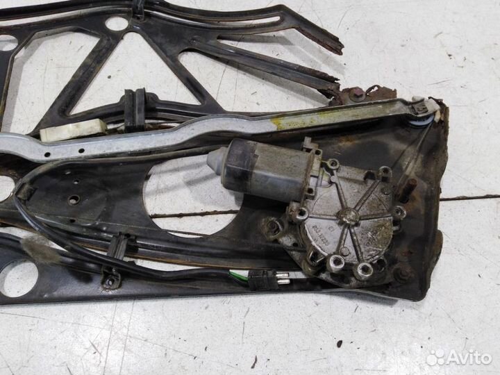 Моторчик заднего правого стеклоподъемника