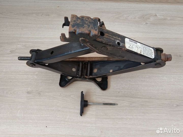 Домкрат Dodge Chrysler