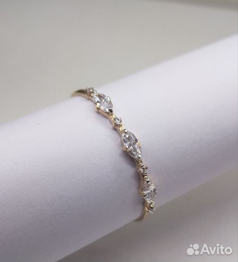 Золотое кольцо с фианитами