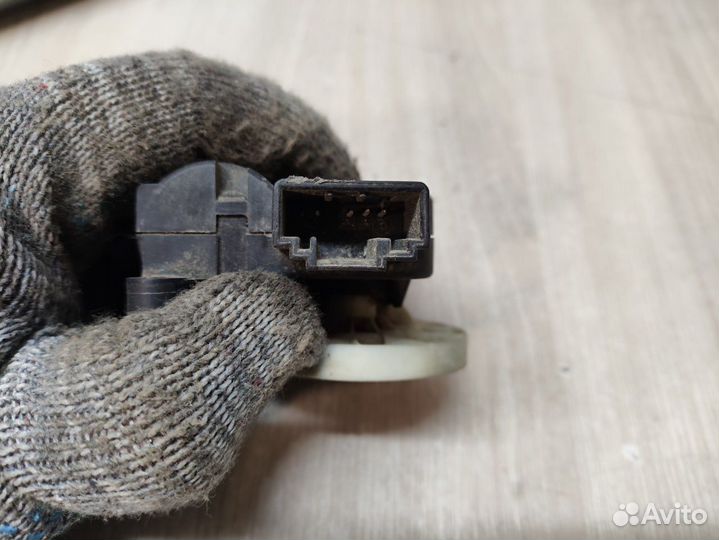 Б/У Моторчик заслонки отопителя#001