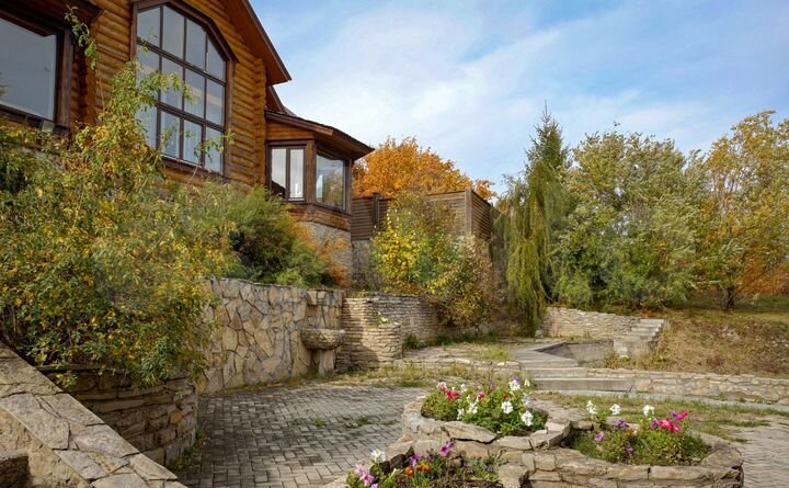 Дом 650 м² на участке 44 сот.