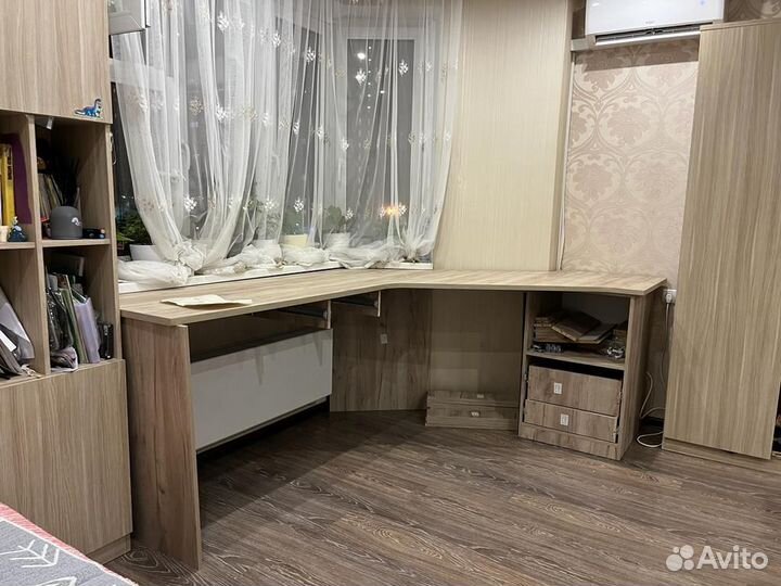 Угловой письменный стол для двоих