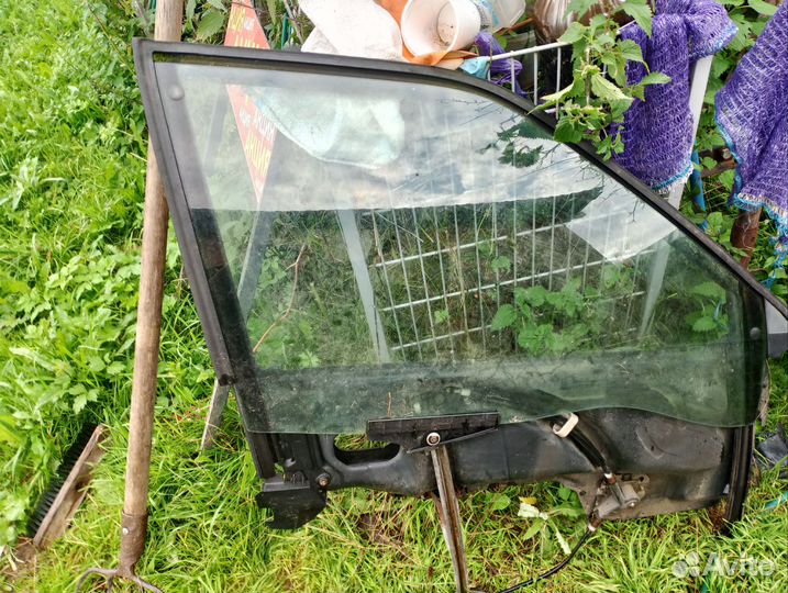 Стекло переднее правое с механизмом Audi 80 b3