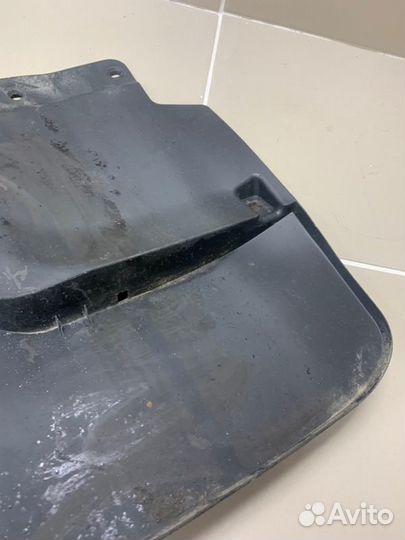 Брызговик задний правый Lexus Lx570 2007
