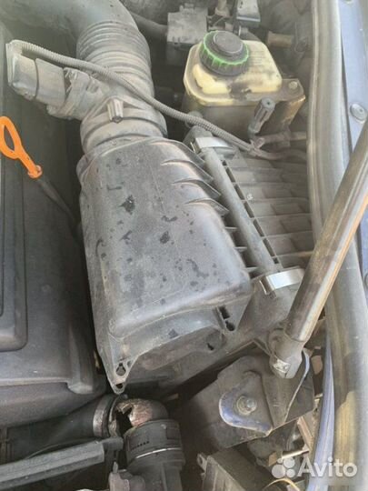 Корпус воздушного фильтра Volkswagen Touareg 2003