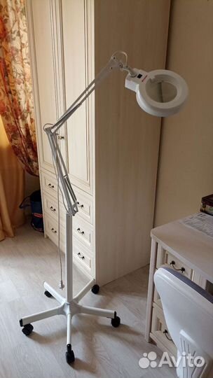 Лампа лупа напольная