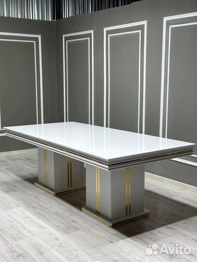 Кухонный стол и стулья новые