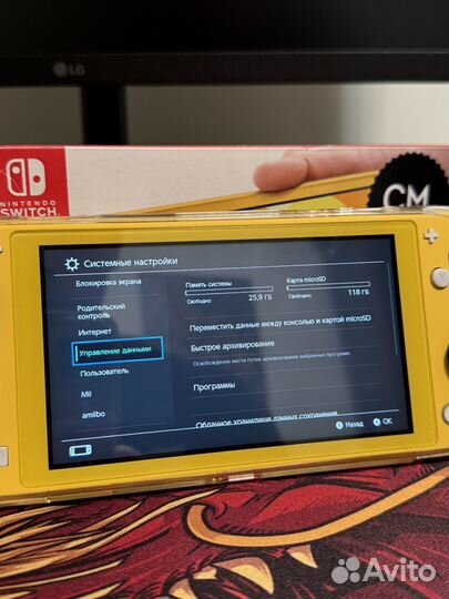 Nintendo Switch Lite на гарантии + картриджи