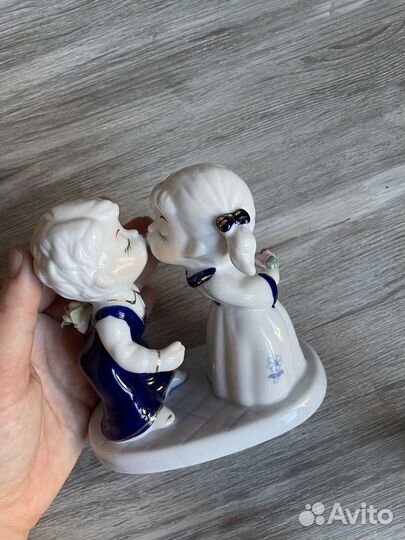 Статуэтка фарфор парочка разные фигурки