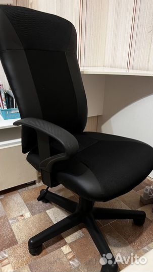 Стул кресло офисный на колесах