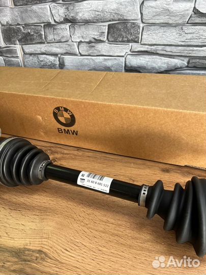 Приводной вал колеса BMW 31608681522