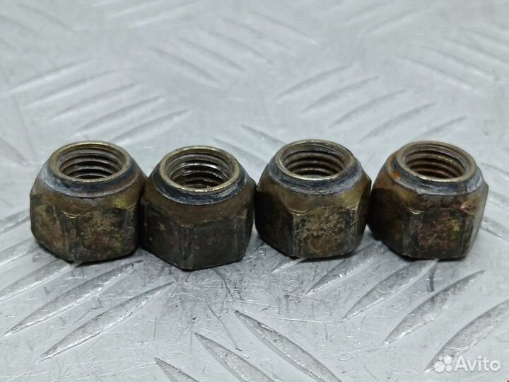 Болт Ford Fiesta 5 2006