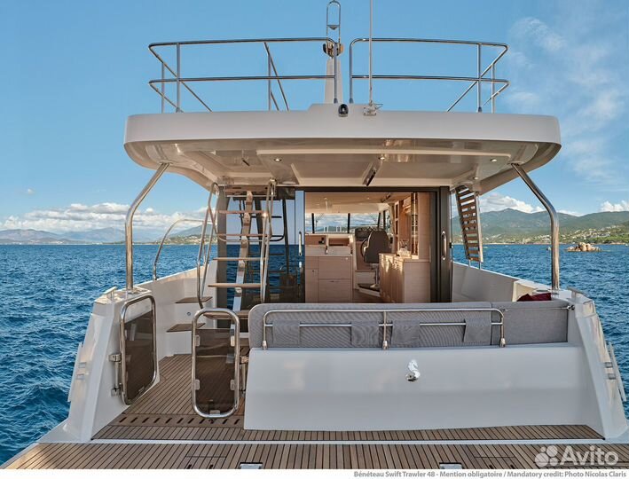 Моторная яхта Beneteau Swift Trawler 48