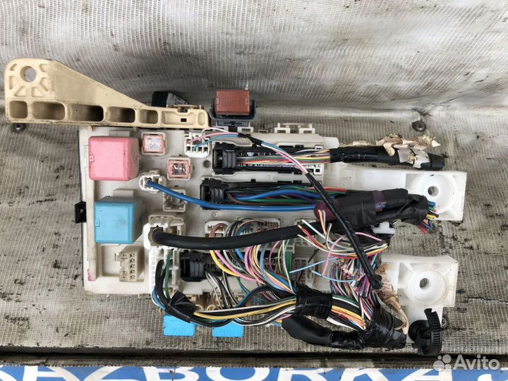 Toyota Yaris 2008 блок предохранителей