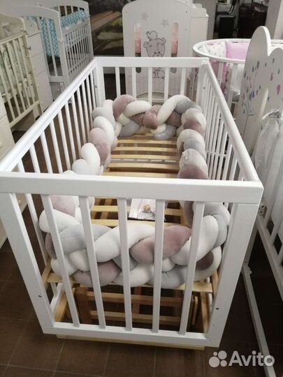Детская кроватка с маятником новая
