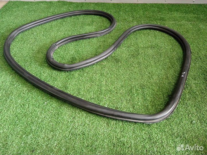 Уплотнитель проема двери передний левый Audi A1