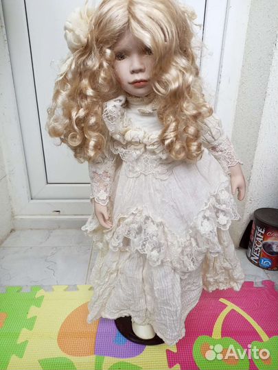 Кукла фарфоровая коллекционная