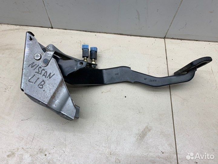 Педаль тормоза Nissan Liberty QR20 2.0 147Л 2002
