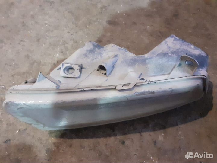 Фара противотуманная правая Фольксваген Поло 2015